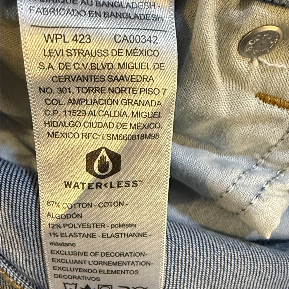 3/$20 Signature by Levi Strauss Blue Denim Pearl Rhinestone Heritage Jean Shorts - Picture 7 of 11